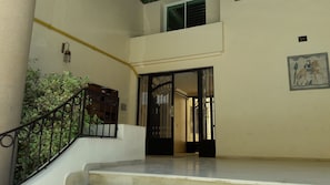 Appartement, 1 chambre, fumeur, balcon | Façade de lâhĂ©bergement