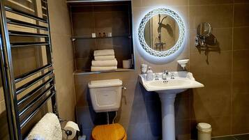Panoramic Double or Twin Room, Mountain View | Bathroom