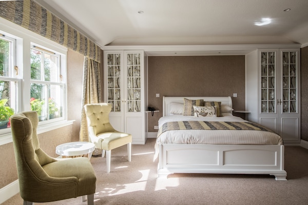 Panoramic Double Room, Mountain View | Individually decorated, individually furnished, desk, laptop workspace
