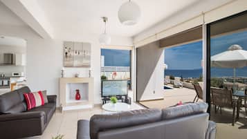 Villa, 3 Bedrooms, Private Pool, Garden View | Interior