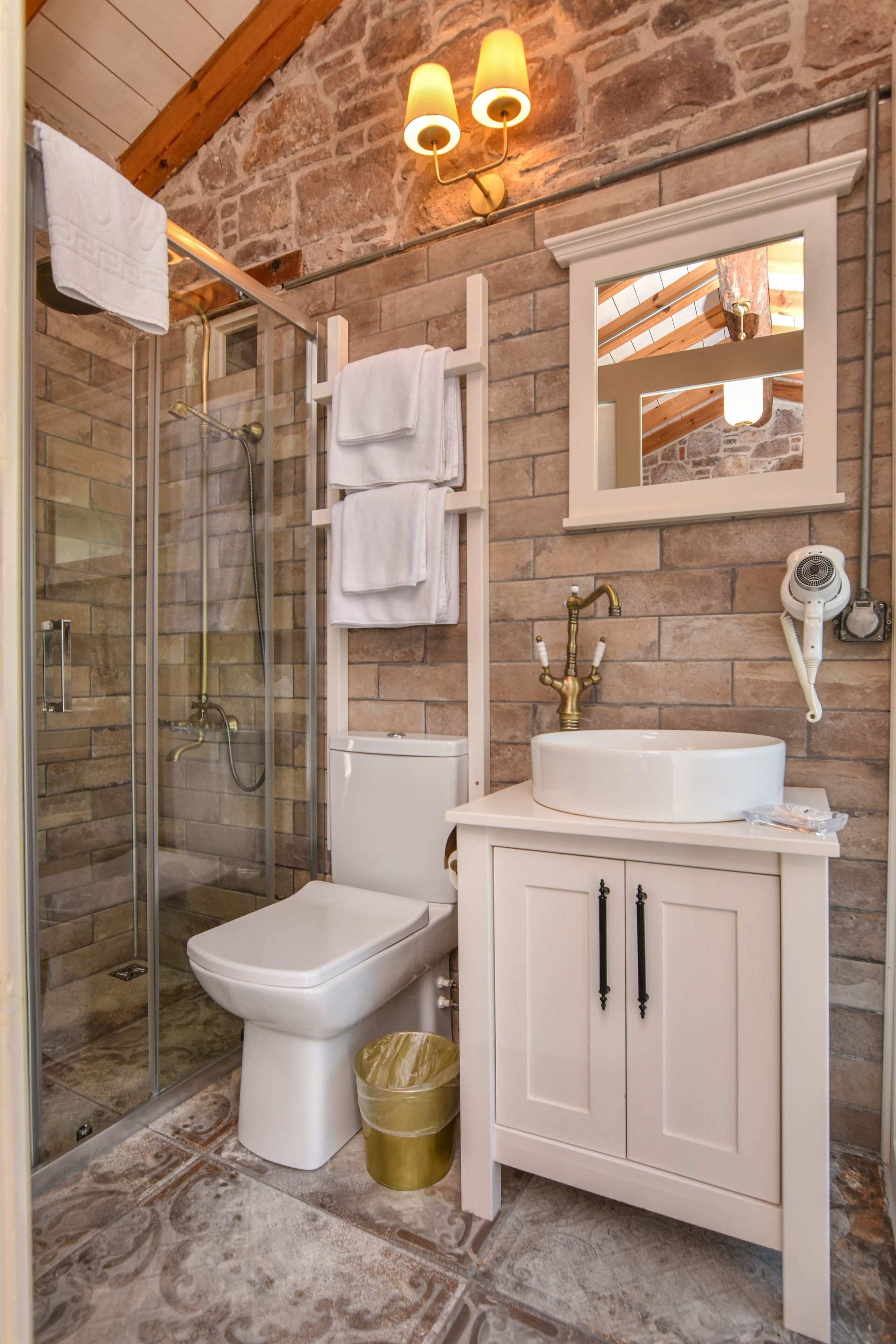 tas balayi suit oda | bathroom | shower, rainfall showerhead, free toiletries, hair dryer