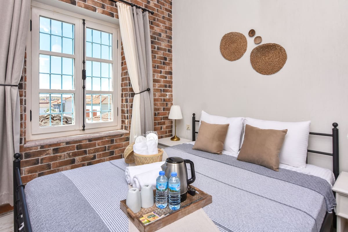 tas standart oda | 1 bedroom, desk, soundproofing, iron/ironing board