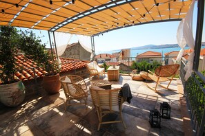 Terrace/patio - Lunaria Guest House (Ayvalik)