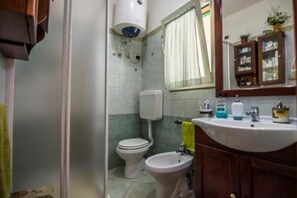 Shower, hair dryer, bidet - Appartamenti San Teodoro VI con BBQ e WIFI (San Teodoro)