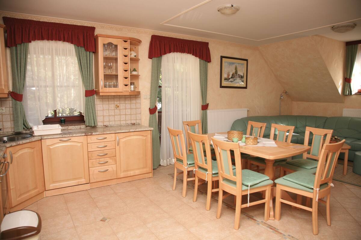 Comfort Apartment | Laptop workspace, WiFi (free), bed sheets