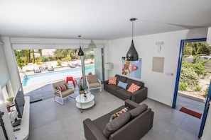 Villa, 5 chambres, piscine privée, vue jardin | Salle de séjour