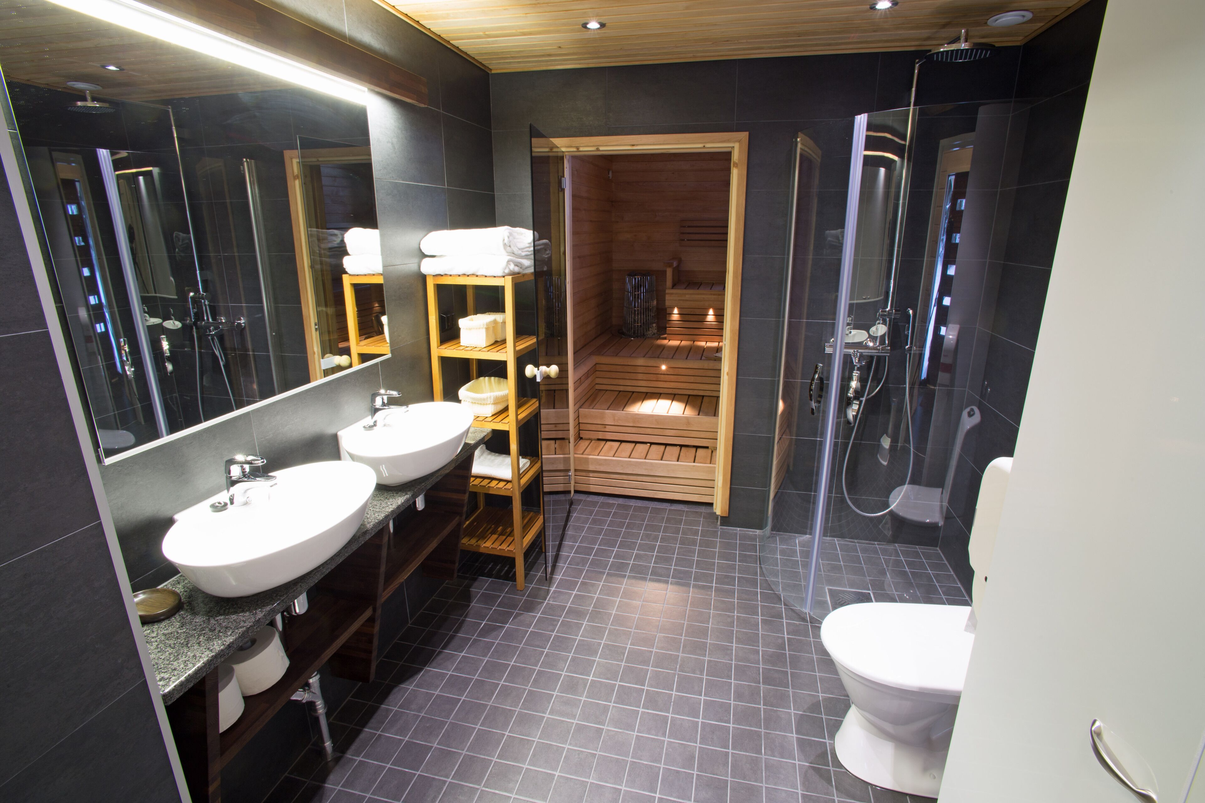 Apartment, Sauna (92m2) | Bathroom | Shower, bidet, towels, toilet paper