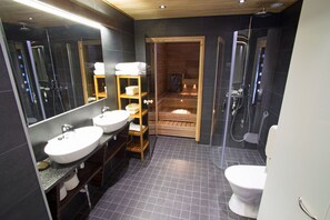Apartment, Sauna (92m2) | Bathroom | Shower, bidet, towels, toilet paper - Vuokatinmaa Holiday Apartments (Sotkamo)