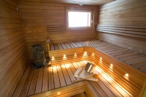 Appartement, sauna (92m2) | Salle de bain | Douche, bidet, serviettes fournies, papier toilette