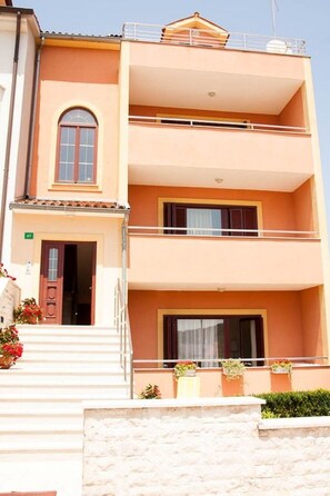 Exterior detail - Apartments "Labinac" Pula- Apartment I (Pula)