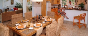 Villa, 3 habitaciones, para fumadores, alberca privada | Comedor