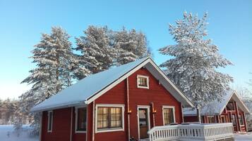Vista frontal de la propiedad