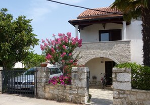 Front of property - Apartment Onda (Funtana)