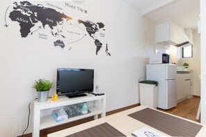 Apartment (104) | Television - NOMAD Confrer (Tokorozawa)