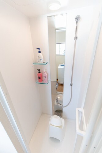 バスルームのシャワー