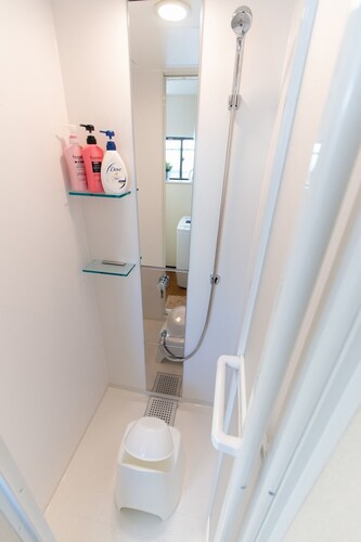 バスルームのシャワー