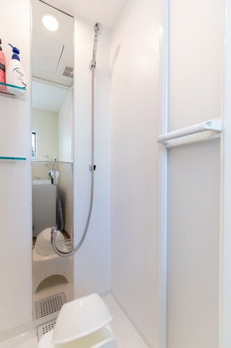 バスルームのシャワー