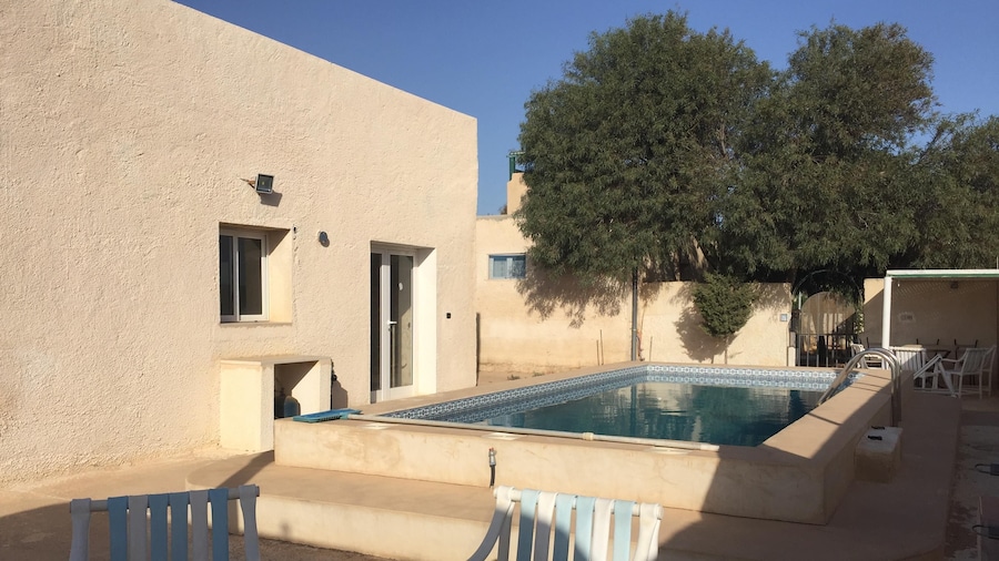 Independent Villa With Private Pool, Covered Parking