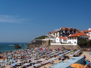 Nära stranden, vit sandstrand och 10 strandbarer