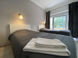 Habitación con 1 cama matrimonial o 2 individuales | Insonorización, wifi gratis y ropa de cama