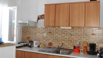 Apartamento, 1 habitación, balcón, vistas al jardín | Interior