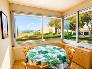 Dining - STUDIO + COIN NUIT AVEC PARKING EN BORD DE PLAGE (Sète)