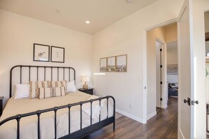 1 多间卧室、熨斗/熨衣板、WiFi、床单