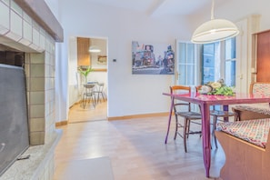 Appartement, 1 chambre | Restauration dans la chambre