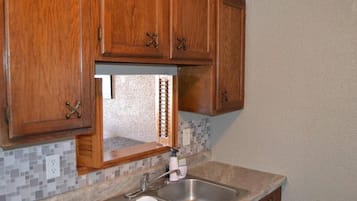 Apartment, 2 Bedrooms | Private kitchen