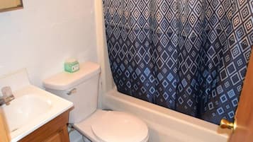 Apartment, 2 Bedrooms | Bathroom