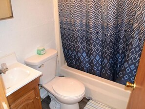 A bathroom with a toilet, sink, and bathtub. - Discover "a Perfect Place" in Grand Forks (Grand Forks)
