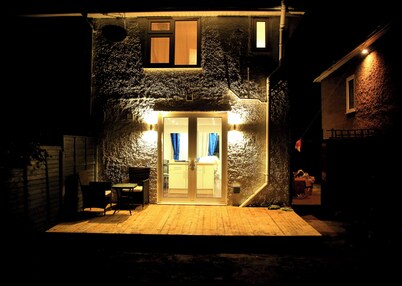 A Modern, Comfy Newly Remodeled 2bd House