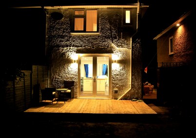 A Modern, Comfy Newly Remodeled 2bd House
