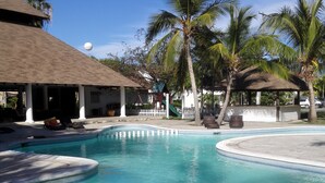 حمّام سباحة خارجي