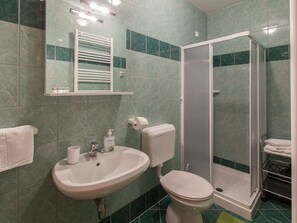 Ducha, bidé y papel higiénico