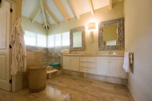 Villa, Multiple Bedrooms, Hot Tub | Bathroom