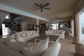 Villa, Multiple Bedrooms, Hot Tub | Interior