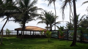 Property grounds - Astonishing Villa Firenze Galle Srilanka (Boossa)