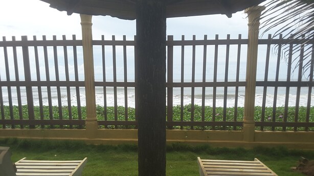 Property grounds - Astonishing Villa Firenze Galle Srilanka (Boossa)