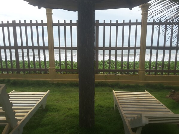 Property grounds - Astonishing Villa Firenze Galle Srilanka (Boossa)