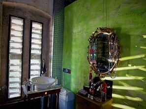 Apartment, 2 Schlafzimmer, Balkon, Gartenblick | Badezimmer