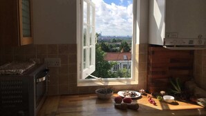 Cookware/dishes/utensils - London Skyline View! 1bed Flat in Hampsted Heath (London)