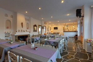 Daily buffet breakfast (EUR 9 per person)
