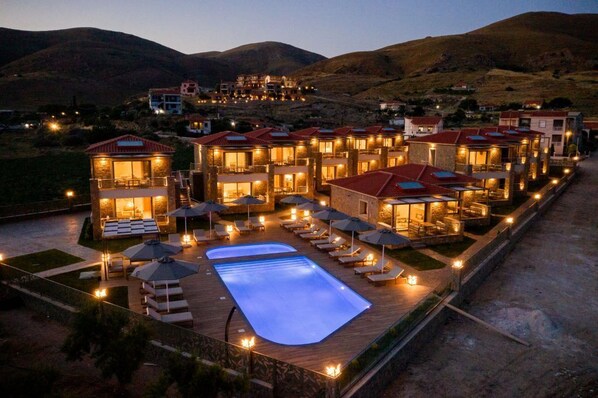 Seasonal outdoor pool, open 9:00 AM to 7:00 PM, pool umbrellas - Costa D' Ifesto (Lemnos)