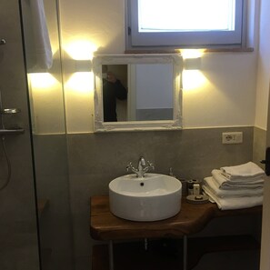 Maison, 2 chambres, four à micro-ondes | Salle de bain | Sèche-cheveux