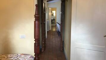 House, 2 Bedrooms, Microwave | Interior