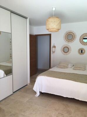 4 間睡房、熨斗/熨衫板、可攜式嬰兒床、免費 Wi-Fi