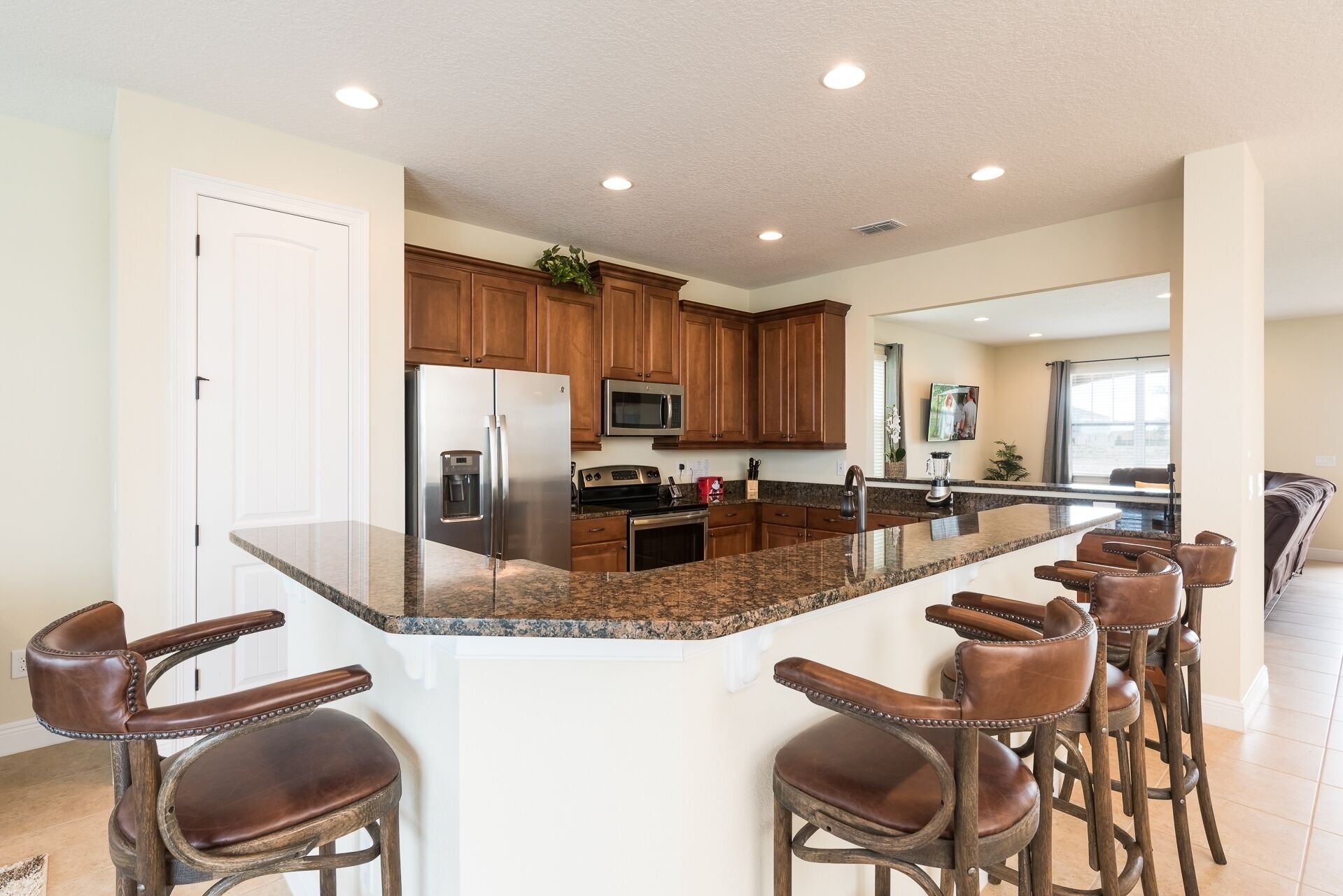 House, 6 Bedrooms | Private kitchen | Fridge, oven, coffee/tea maker