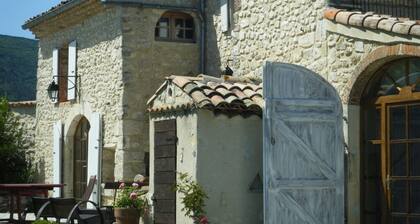 Mas en Provence avec piscine en pleine nature