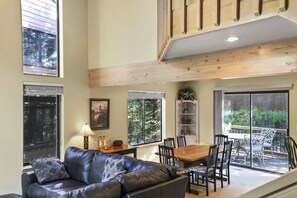 Smart TV, chimenea y reproductor de DVD 